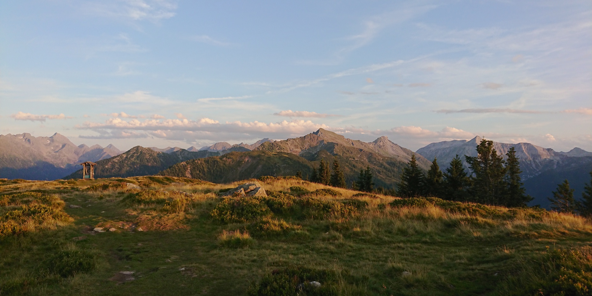 Blick Richtung Schladminger Tauern in der Abendsonne